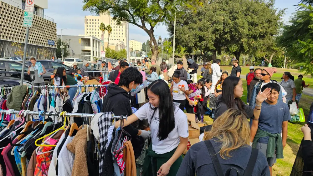 a piece of sunshine christmas feeding the homeless